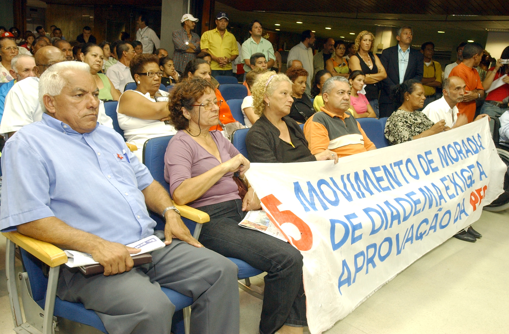 Representantes do movimento de moradia, principalmente de bairros da capital e dos municpios da Regio Metropolitana de So Paulo<a style='float:right;color:#ccc' href='https://www3.al.sp.gov.br/repositorio/noticia/03-2008/PEC180 -Ze- (18).jpg' target=_blank><i class='bi bi-zoom-in'></i> Clique para ver a imagem </a>